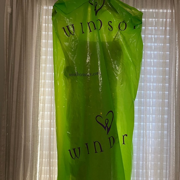 BRAND NEW Windsor formal gold sequin dress - Picture 11 of 14